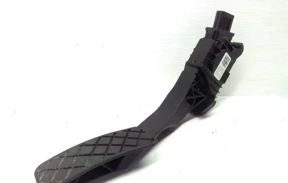 Volkswagen Tiguan Accelerator throttle pedal 5Q2723503D