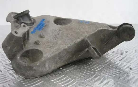 BMW X6 F16 Engine mount bracket 6859785