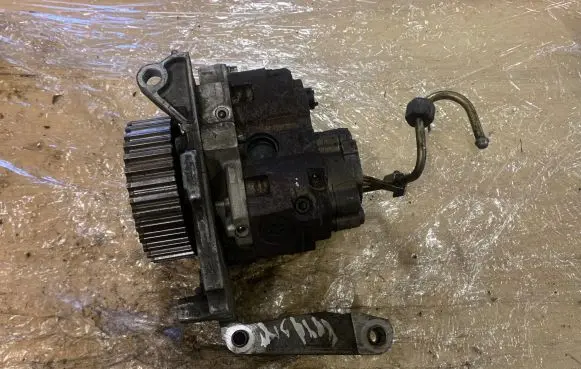 Ford Focus C-MAX Fuel injection high pressure pump 9651844380 034823