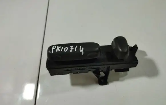 Toyota Avensis T250 Seat control switch 
