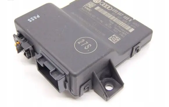 Audi A4 S4 B8 8K Gateway control module 8R0907468N