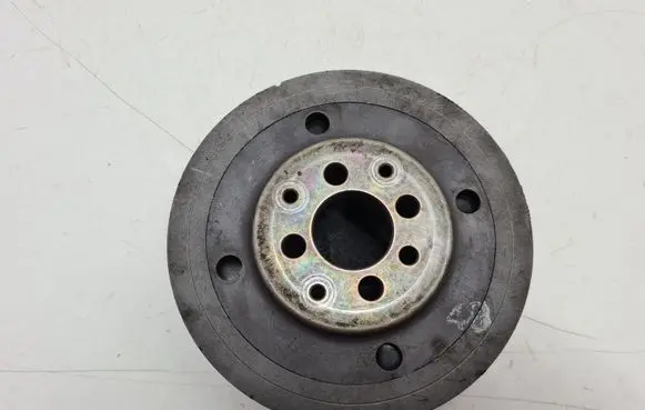 Volkswagen Golf IV Crankshaft pulley 038105243