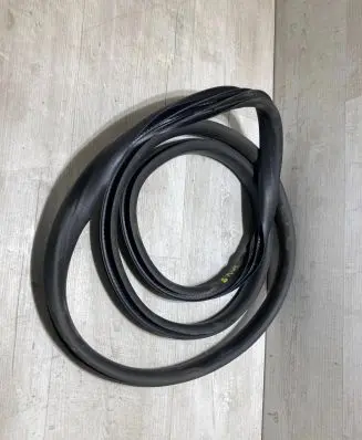 Rear door rubber seal (on body)