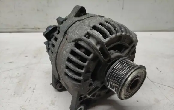 Nissan Qashqai Generator/alternator 0124525140
