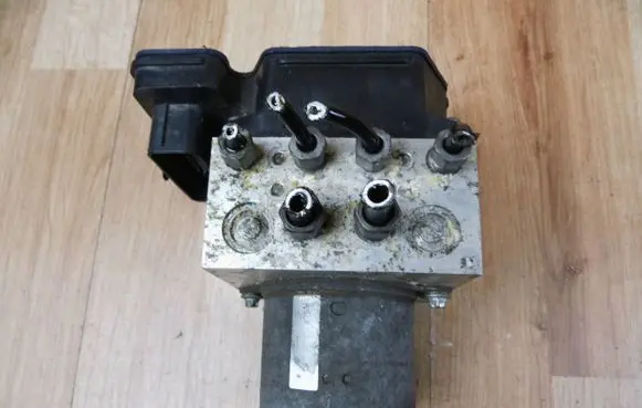 Jeep Grand Cherokee ABS Pump 68207920AE