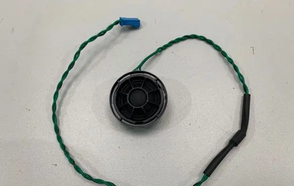 Front door high frequency speaker