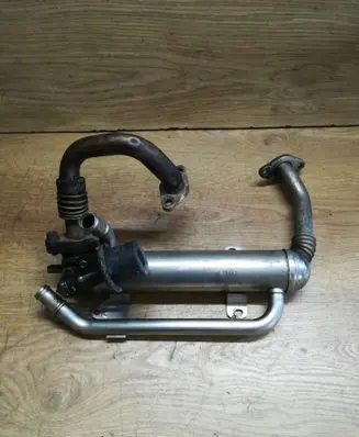 Volkswagen Touran I EGR valve cooler 03G131512AD
