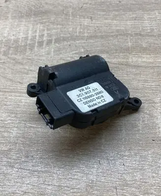 Volkswagen PASSAT B6 Air flap motor/actuator 3C1907511