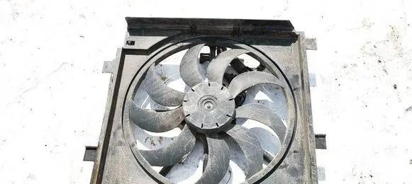 Nissan Juke I F15 Radiator cooling fan shroud 120724