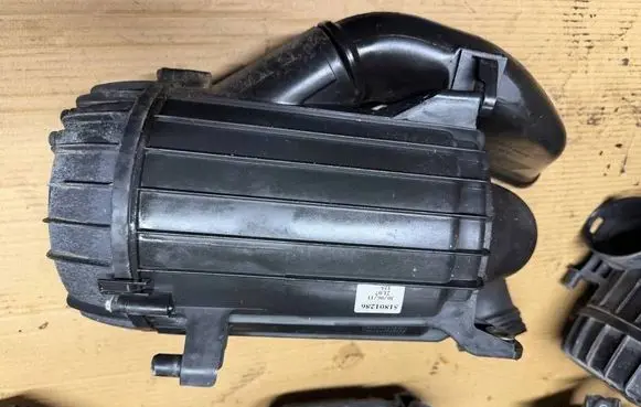 Lancia Delta III Air filter box 51801286