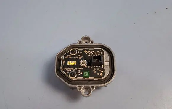Volvo XC90 Headlight ballast module Xenon B105151B 31655774