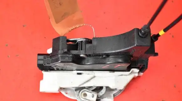 Mitsubishi Outlander Rear door lock