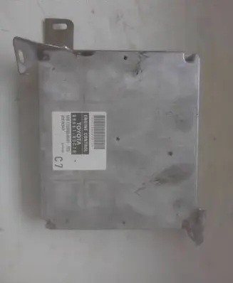 Toyota Avensis T250 Engine control unit/module 8966105C70 MB1758008681 1758008681