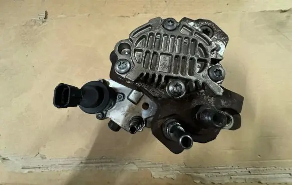 Suzuki Grand Vitara II Fuel injection high pressure pump
