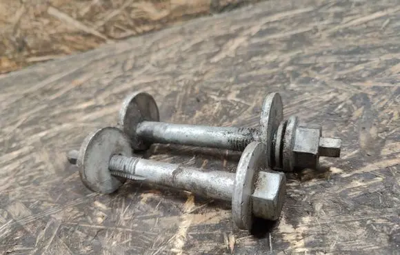 Land Rover Discovery 4 - LR4 Front suspension camber bolt 