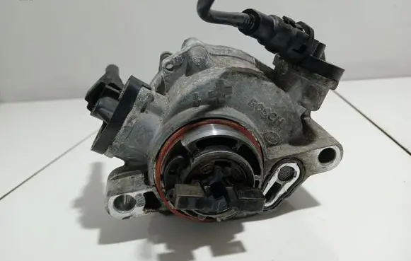 Citroen C4 II Vacuum pump 9804021880