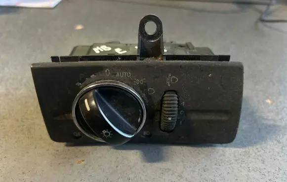 Mercedes-Benz E W211 Light switch 2115450904 04056025