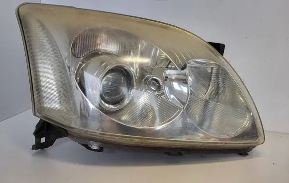 Toyota Avensis T250 Headlight/headlamp 99226