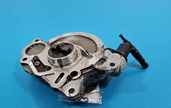 Volkswagen Golf VI Vacuum pump 03L145207 IMPRK1582682