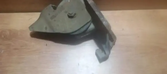 Mitsubishi Galant Eterna Engine mount bracket