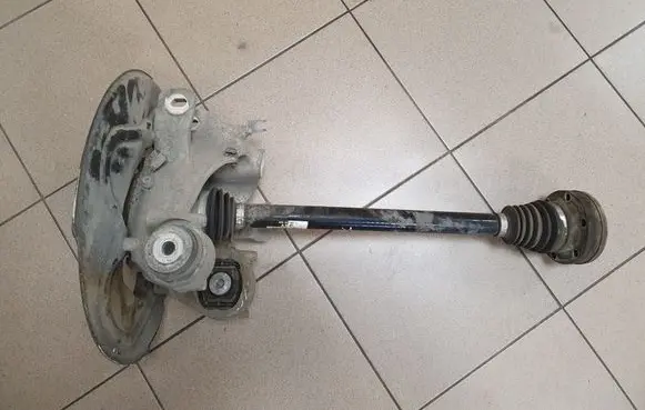 Rear wheel hub