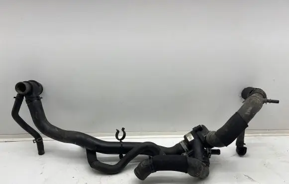 Land Rover Discovery 4 - LR4 Engine coolant pipe/hose AH228584AC AH229A263AC AH228B273AA