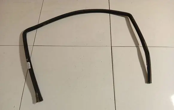 Volkswagen Sharan Front door glass trim molding 