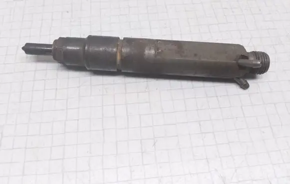 Volkswagen Golf IV Fuel injector 028130201T