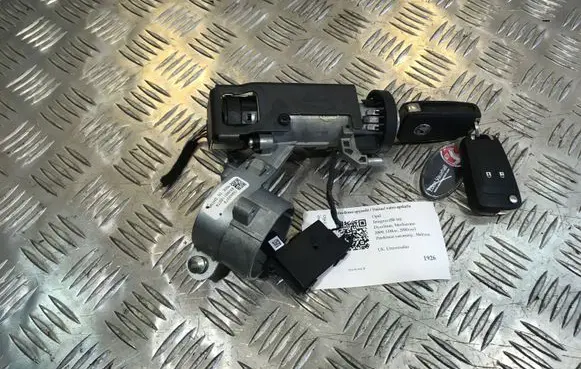 Opel Insignia A Ignition lock 132433373