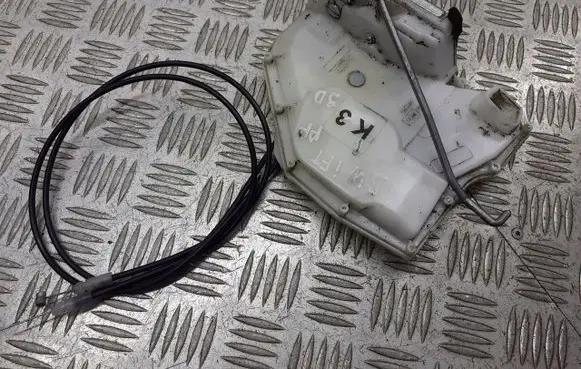 Suzuki Swift I Front door lock 