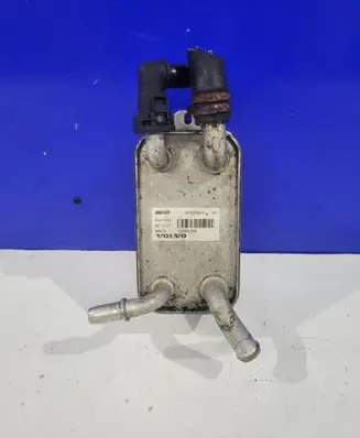 Volvo V50 Engine oil radiator 30723129