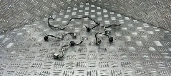 Mazda 3 III Fuel injector supply line/pipe 