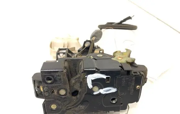 Volkswagen Caddy Front door lock 3B1837016