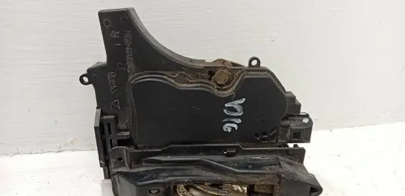 Mitsubishi Grandis Rear door lock