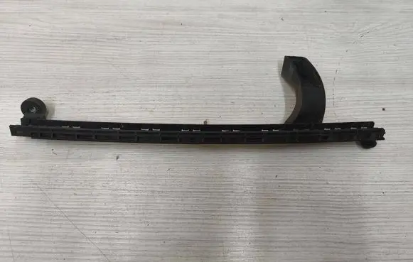 Audi Q2 - Rear door windshield rail 81A839068