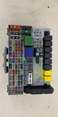 Opel Zafira A Fuse box set 24412497