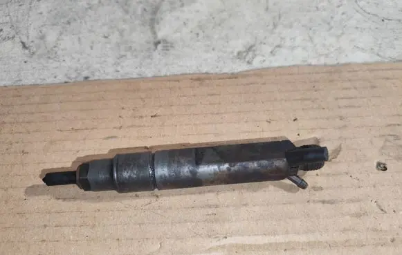 Fuel injector
