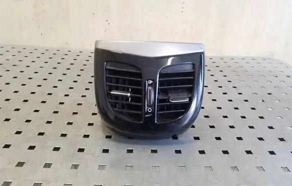 Hyundai i40 Rear air vent grill 846423Z001