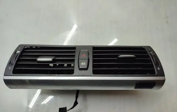 BMW X5 E70 Dash center air vent grill 7161801 7161802 6958654