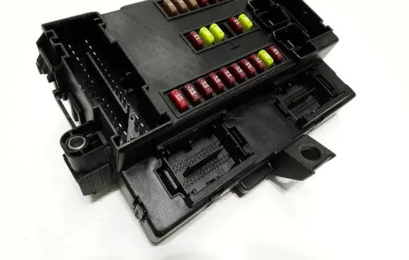 Fiat Ducato Fuse module 1377221080 Y503440520114 BCM250101