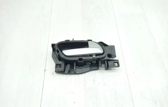 Peugeot 208 Front door interior handle 96605253