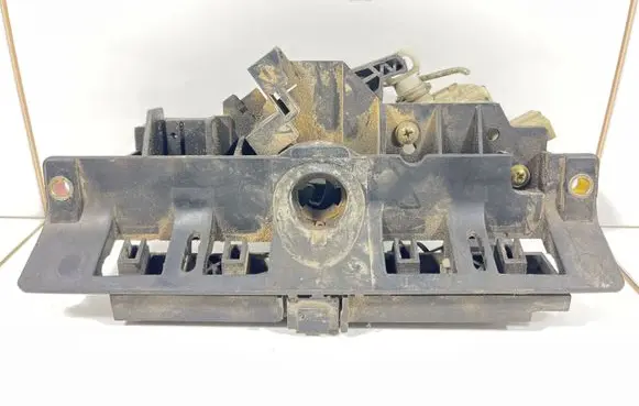 Audi A6 S6 C5 4B Tailgate/trunk/boot lock/catch/latch 8D9827565H 4B0827565H
