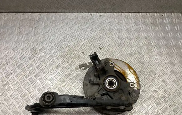 Peugeot 5008 II Front wheel hub spindle knuckle