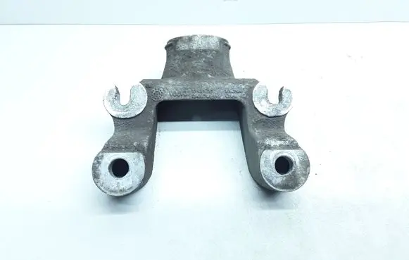 Volvo XC90 Front shock absorber mounting bracket 31451731
