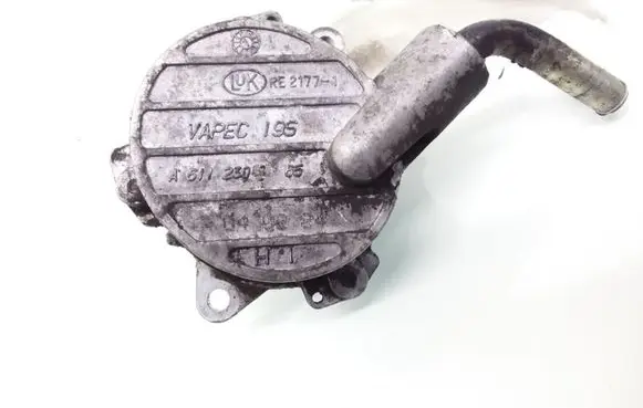 Mercedes-Benz C W203 Vacuum pump A61123065