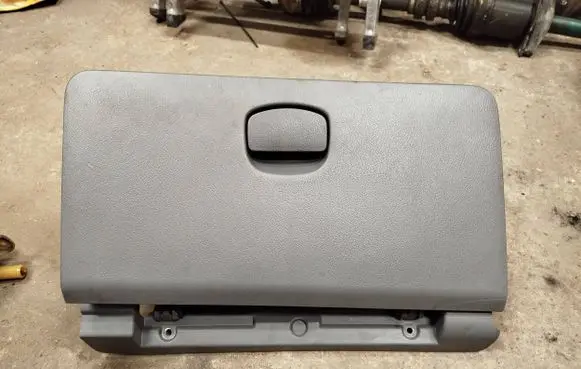 Suzuki Forenza Glove box set 96555160
