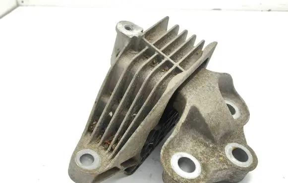Opel Insignia B Engine mount bracket 84248715