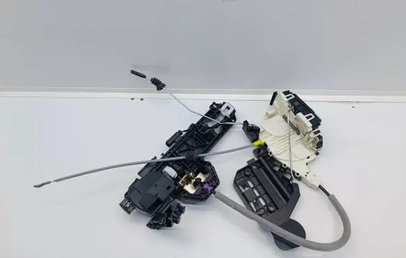 Mercedes-Benz ML W166 Front door lock A1667200135 33593Q14 ZGS002