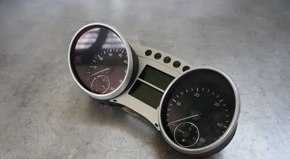 Mercedes-Benz ML W164 Speedometer (instrument cluster) A2515402748