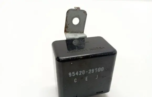 Hyundai Santa Fe Window wiper relay 954202B500